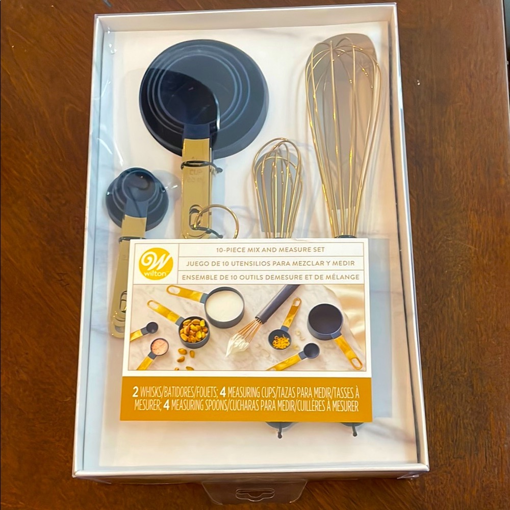 Wilton 10 piece Gold and Dark Navy Blue mix and measure set, NEW in box